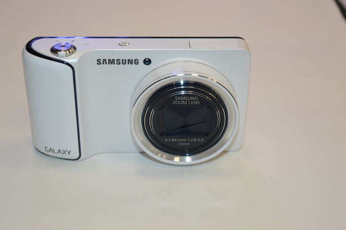 Фотоаппарат Samsung Galaxy Camera EK-GC100, белый Ресейл